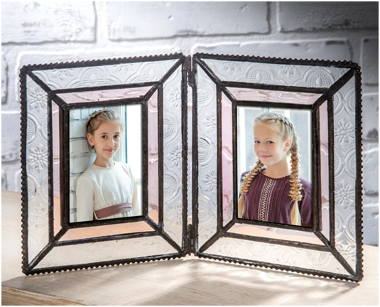 Best Occasions to Purchase Glass Picture Frames