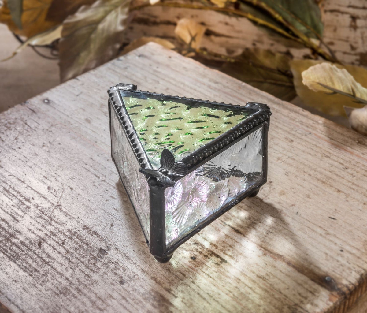 J Devlin BOX 927 triangular keepsake box with sage green glass lid, clear textured glass sides, and butterfly filigree.
