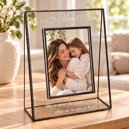 J Devlin 5 × 7 vertical clear glass Mom picture frame with a mother-and-daughter portrait and “We’re never far apart, when we’re close at heart!” engraving.