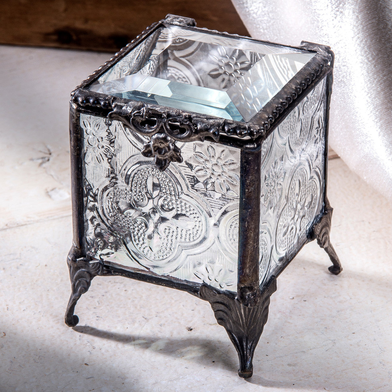 Vintage Glass Decorative Keepsake Box 153-2